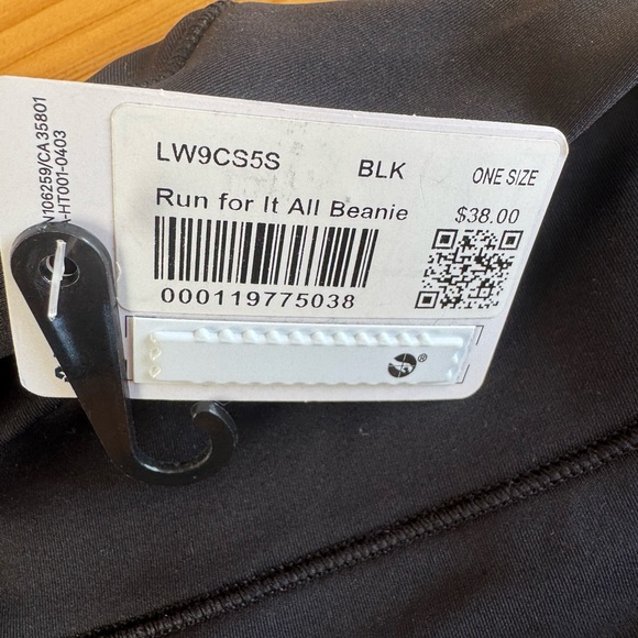 Lululemon Run for It All Beanie - Picture 7 of 8